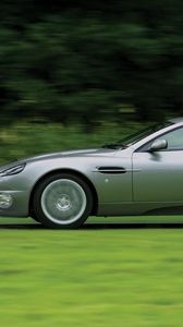 Превью обои aston martin, v12, vanquish, 2001, серый, вид сбоку, стиль, астон мартин, природа