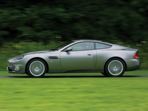 Превью обои aston martin, v12, vanquish, 2001, серый, вид сбоку, стиль, астон мартин, природа