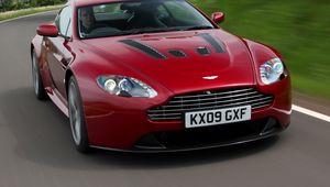 Превью обои aston martin, v12, zagato, 2012, красный, вид спереди, астон мартин, авто, стиль, скорость, природа