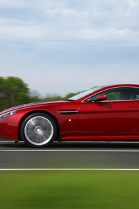 Превью обои aston martin, v12, zagato, красный, вид сбоку, авто, скорость, природа