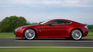 Превью обои aston martin, v12, zagato, красный, вид сбоку, авто, скорость, природа