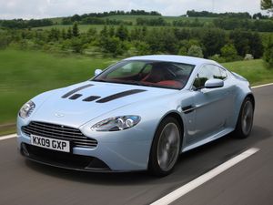 Превью обои aston martin, v12, zagato, 2009, вид спереди, голубой металлик, скорость, стиль, астон мартин, авто, пирода