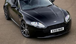 Превью обои aston martin, v8, vantage, 2010, черный, вид спереди, авто, астон мартин, асфальт