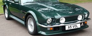 Превью обои aston martin, v8, vantage, 1984, зеленый, вид спереди, авто, астон мартин