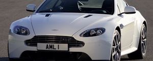 Превью обои aston martin, v8, vantage, 2011, белый, вид спереди, авто, астон мартин