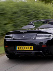 Превью обои aston martin, v8, vantage, 2010, черный, вид сзади, авто, астон мартин, скорость