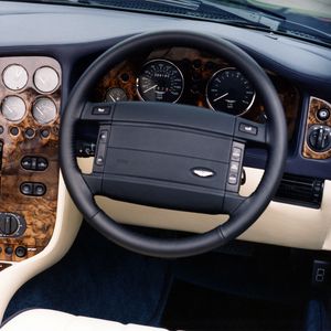 Превью обои aston martin, v8, vantage, 1993, салон, интерьер, руль, спидометр