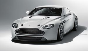 Превью обои aston martin, v8, vantage, 2010, белый, вид спереди, стиль, астон мартин, авто