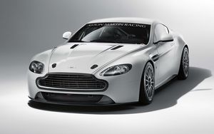 Превью обои aston martin, v8, vantage, 2010, белый, вид спереди, стиль, астон мартин, авто