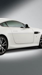 Превью обои aston martin, v8, vantage, 2010, белый, вид сбоку, авто, астон мартин