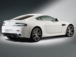 Превью обои aston martin, v8, vantage, 2010, белый, вид сбоку, авто, астон мартин