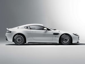 Превью обои aston martin, v8, vantage, 2010, белый, вид сбоку, астон мартин, стиль