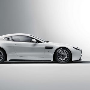 Превью обои aston martin, v8, vantage, 2010, белый, вид сбоку, астон мартин, стиль