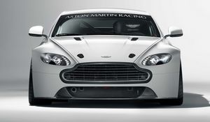 Превью обои aston martin, v8, vantage, 2010, белый, вид спереди, стиль, астон мартин, авто