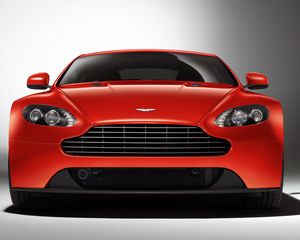 Превью обои aston martin, v8, vantage, 2012, красный, вид спереди, авто