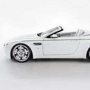 Превью обои aston martin, v8, vantage, 2010, белый, вид сбоку, стиль