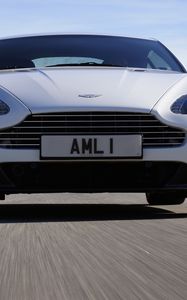 Превью обои aston martin, v8, vantage, 2011, белый, вид спереди, авто, астон мартин, асфальт