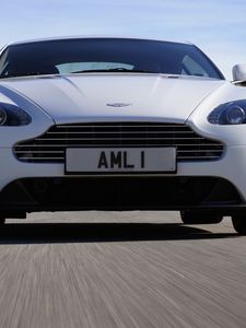 Превью обои aston martin, v8, vantage, 2011, белый, вид спереди, авто, астон мартин, асфальт