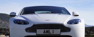 Превью обои aston martin, v8, vantage, 2011, белый, вид спереди, авто, астон мартин, асфальт