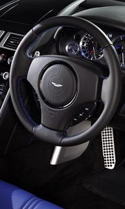 Превью обои aston martin, v8, vantage, 2011, салон, интерьер, руль, спидометр