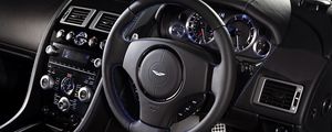 Превью обои aston martin, v8, vantage, 2011, салон, интерьер, руль, спидометр