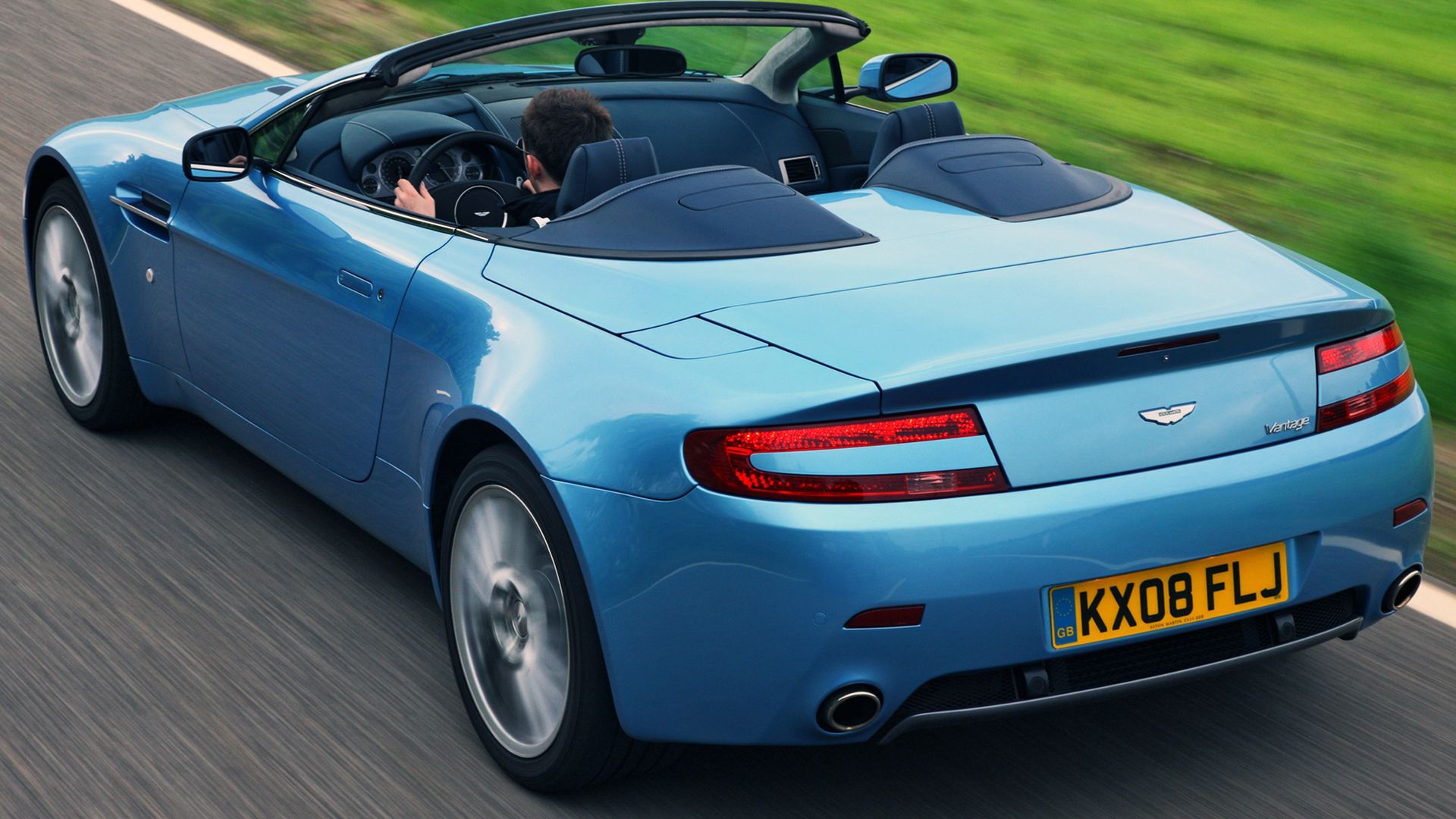 aston martin v8 vantage roadster