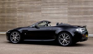 Превью обои aston martin, v8, vantage, 2010, черный, вид сбоку, авто, астон мартин, стиль