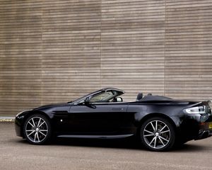 Превью обои aston martin, v8, vantage, 2010, черный, вид сбоку, авто, астон мартин, стиль