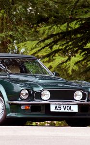 Превью обои aston martin, v8, vantage, 1984, зеленый, вид спереди, ретро, астон мартин, авто