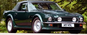 Превью обои aston martin, v8, vantage, 1984, зеленый, вид спереди, ретро, астон мартин, авто