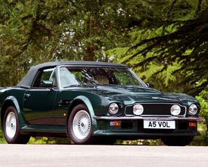 Превью обои aston martin, v8, vantage, 1984, зеленый, вид спереди, ретро, астон мартин, авто