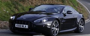 Превью обои aston martin, v8, vantage, 2010, черный, вид сбоку, стиль, астон мартин, природа