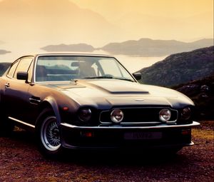 Превью обои aston martin, v8, vantage, 1977, синий, вид спереди, авто, астон мартин, природа