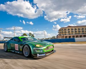 Превью обои aston martin, v8, vantage, 2009, зеленый, вид сбоку, спорт, астон мартин, скорость