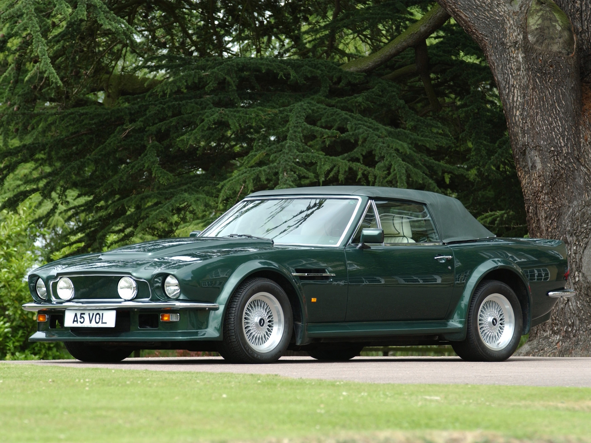 Aston Martin v8 Vantage 1977