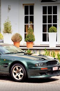 Превью обои aston martin, v8, vantage, 1993, зеленый, вид сбоку, стиль, астон мартин, дом