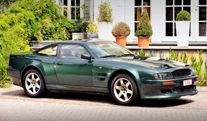 Превью обои aston martin, v8, vantage, 1993, зеленый, вид сбоку, стиль, астон мартин, дом