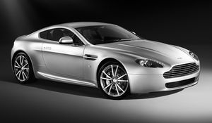 Превью обои aston martin, v8, vantage, 2008, серебряный, вид сбоку, астон мартин, стиль