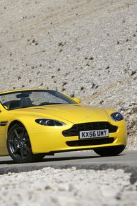 Превью обои aston martin, v8, vantage, 2006, желтый, вид сбоку, авто, астон мартин