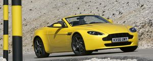 Превью обои aston martin, v8, vantage, 2006, желтый, вид сбоку, авто, астон мартин