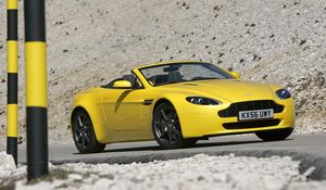 Превью обои aston martin, v8, vantage, 2006, желтый, вид сбоку, авто, астон мартин