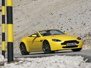 Превью обои aston martin, v8, vantage, 2006, желтый, вид сбоку, авто, астон мартин