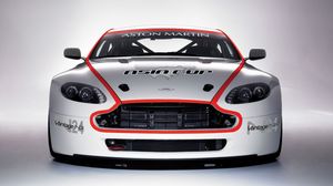 Превью обои aston martin, v8, vantage, белый, вид спереди, стиль, астон мартин, авто