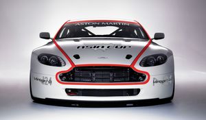 Превью обои aston martin, v8, vantage, белый, вид спереди, стиль, астон мартин, авто