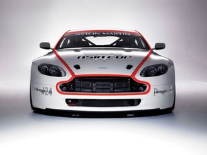 Превью обои aston martin, v8, vantage, белый, вид спереди, стиль, астон мартин, авто