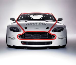 Превью обои aston martin, v8, vantage, белый, вид спереди, стиль, астон мартин, авто