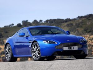 Превью обои aston martin, v8, vantage, 2011, синий, вид спереди, стиль, астон мартин, природа