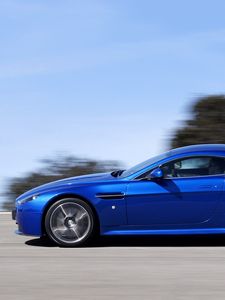 Превью обои aston martin, v8, vantage, 2011, синий, вид сбоку, авто, астон мартин, скорость