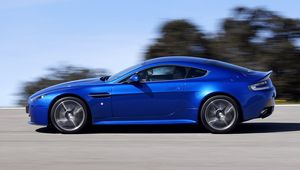 Превью обои aston martin, v8, vantage, 2011, синий, вид сбоку, авто, астон мартин, скорость