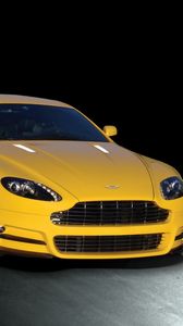 Превью обои aston martin, v8, vantage, желтый, вид спереди, авто, астон мартин, стиль